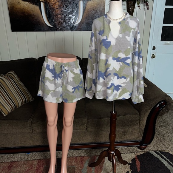 Oddi • Vintage • Medium • Safari • Brown/Beige/Green • Top & Shorts) Pajamas Set - Picture 2 of 11